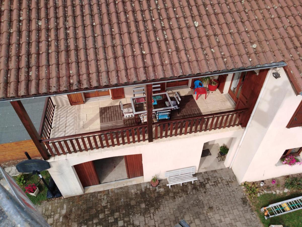 Chambres Des Arrys Bas-en-Basset Esterno foto